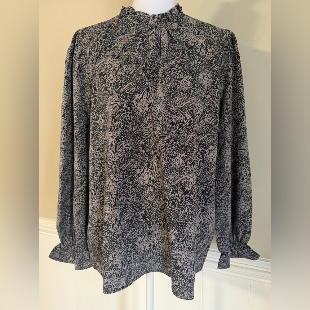 Charlie Paige Size Small Gray‎ and Dark Blue Business Casual Blouse